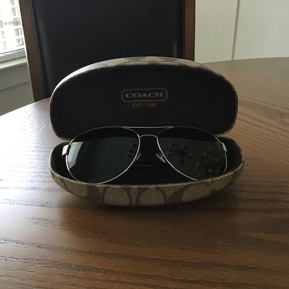 Coach Aviator Curbchain Silver/Black Sunglasses